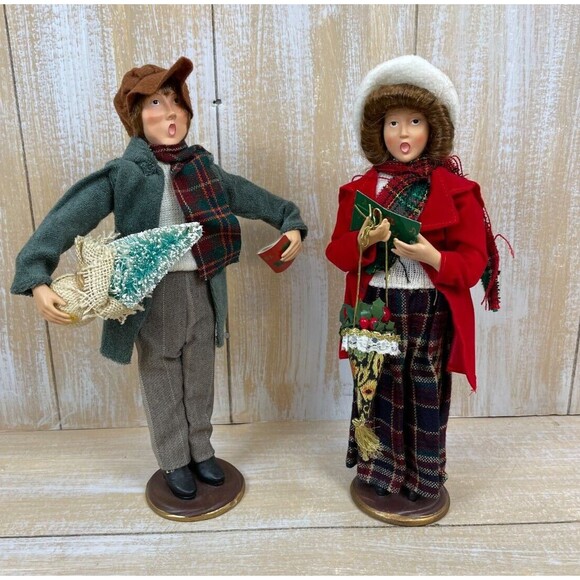 LOT OF 2 CHRISTMAS CAROLERS Man & Woman 12” TALL Good Pre-owned Condition - Picture 3 of 8